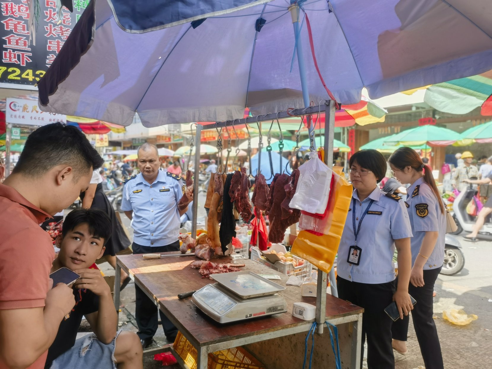 擦亮安全名片 守护舌尖食安——让小食杂店成为放心消费的“暖心驿站”